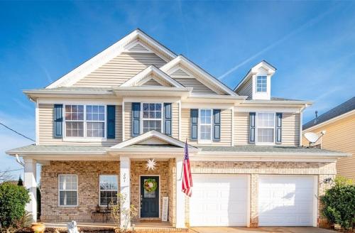 5BR Casa Hermosa with Pool Access in Mooresville — 4-Star Luxury Hotel in Mooresville, United States