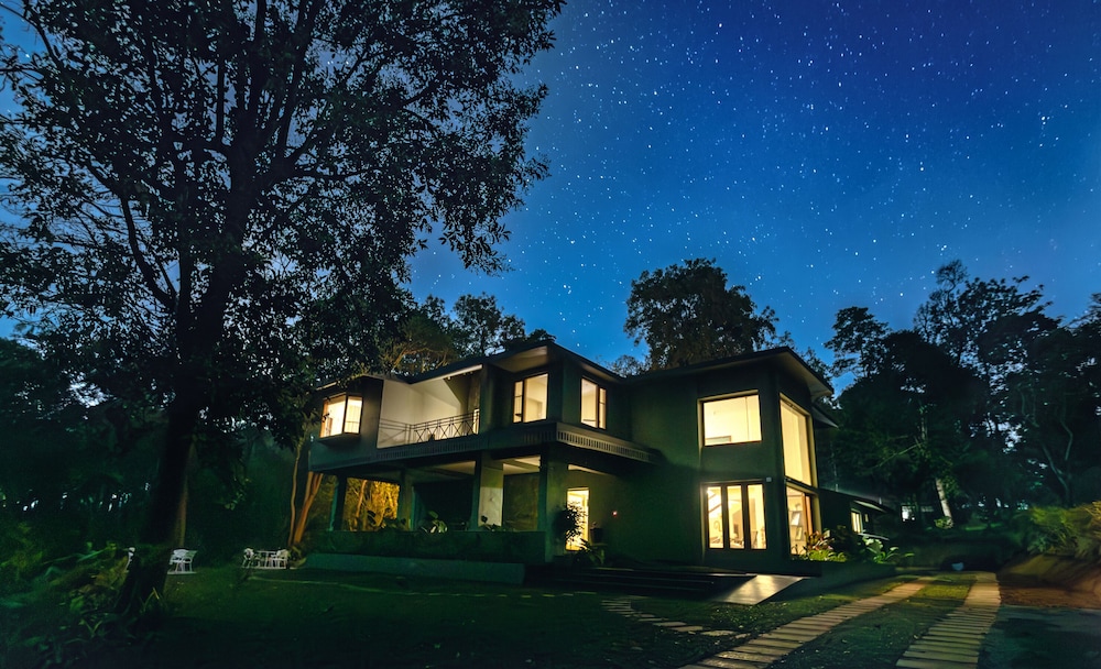 Coorg Wild Walk Nagarhole A CGH Earth SAHA Experience — 5-Star Luxury Hotel in Virarajendrapet, India
