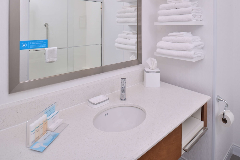 Hampton Inn & Suites Ames - photo 29