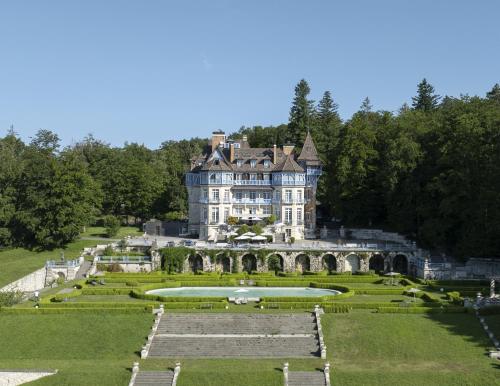 Château des Avenieres — 4-Star Luxury Hotel in Cruseilles, France