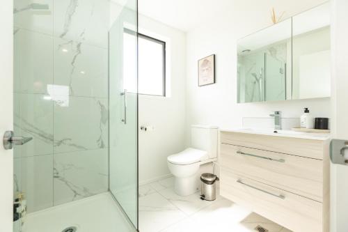 Modern 2 bedroom by Hagley Park — 4-Star Luxury Hotel in Christchurch, New Zealand