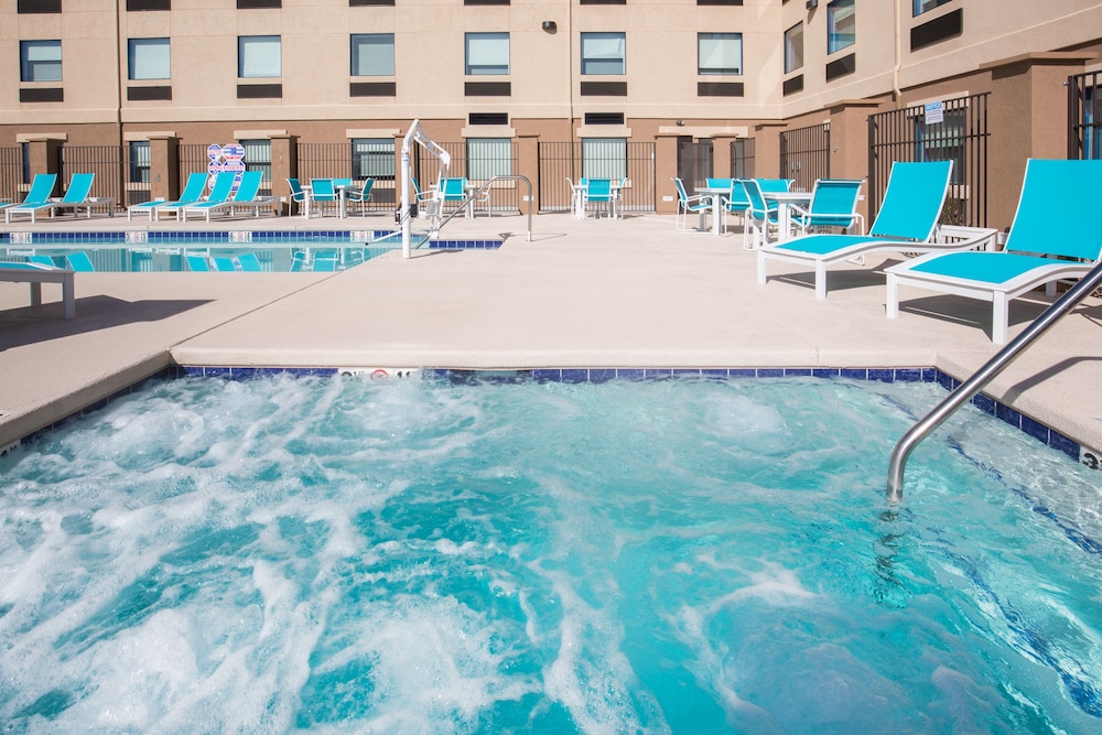 Holiday Inn Express & Suites Pahrump by IHG - photo 12