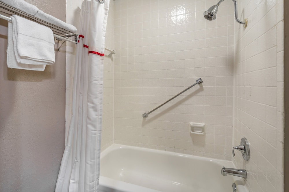 Red Roof Inn & Suites Sulphur Springs - photo 21