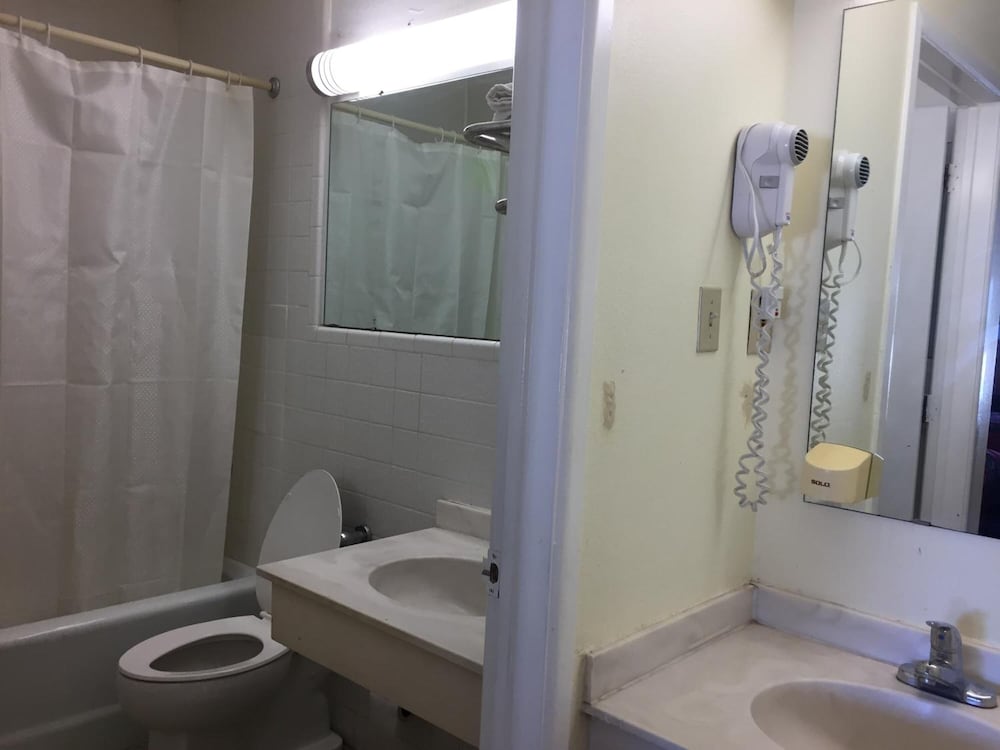 Royal Inn Abilene - photo 40