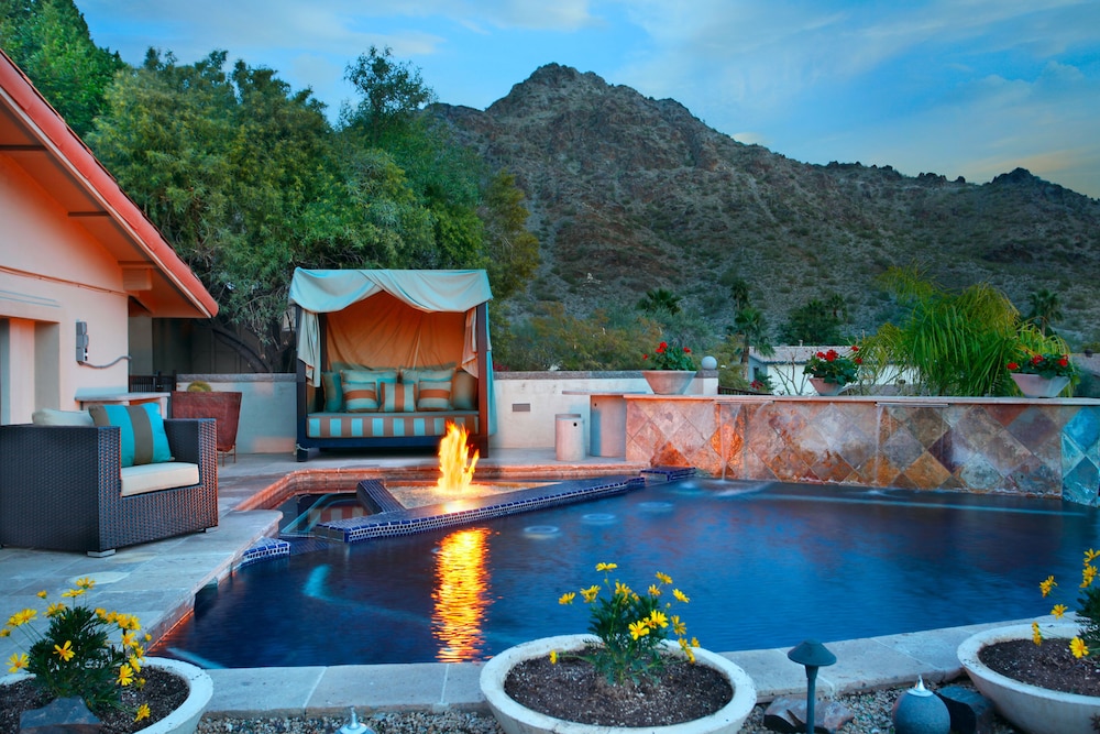 City Lights - carbon neutral hotel in Phoenix