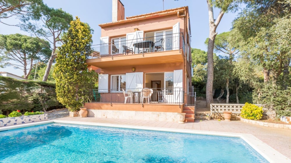 Puig De L Artiga 2 — 4-Star Luxury Hotel in Palafrugell, Spain