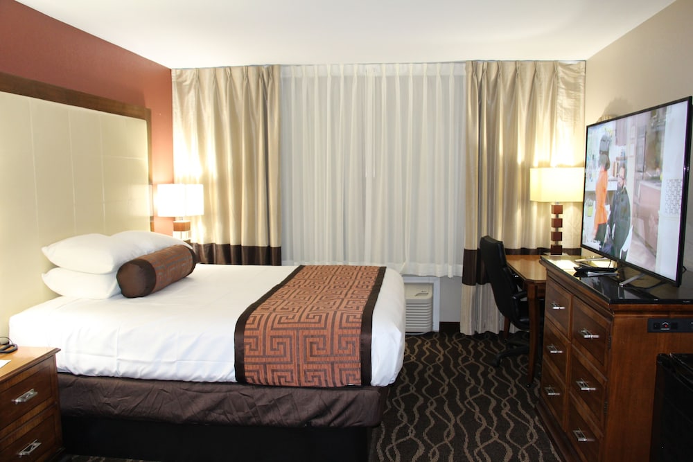 Westbridge Inn & Suites - photo 23