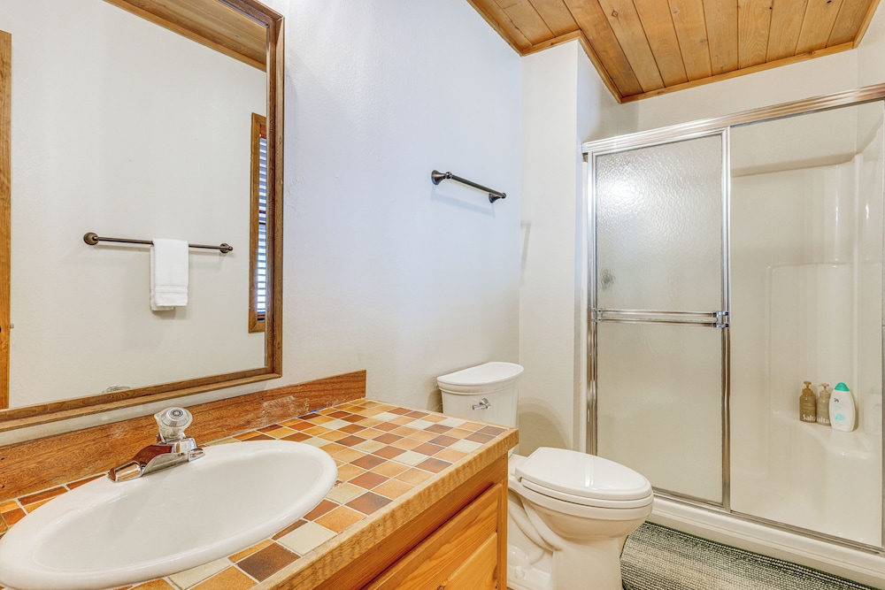 4 Mi to Angel Fire Resort: Retreat w Hot Tub - photo 16