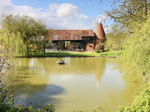 Harbourne Oast - carbon neutral hotel in Tenterden