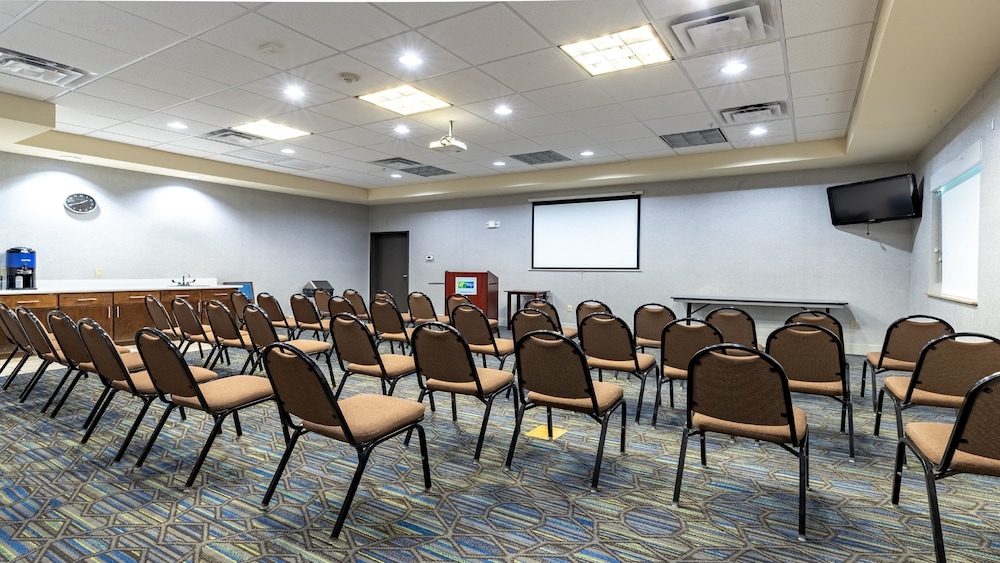 Holiday Inn Express & Suites Houston South near Pearland by IHG - photo 37