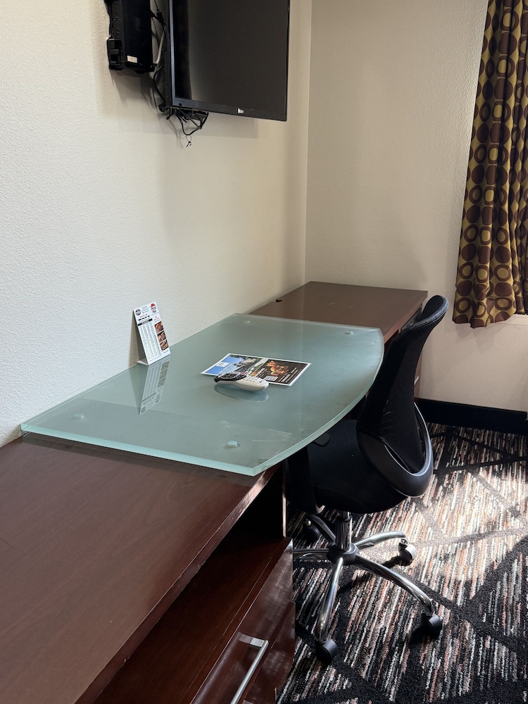 Town House Extended Stay Hotel Downtown - photo 9