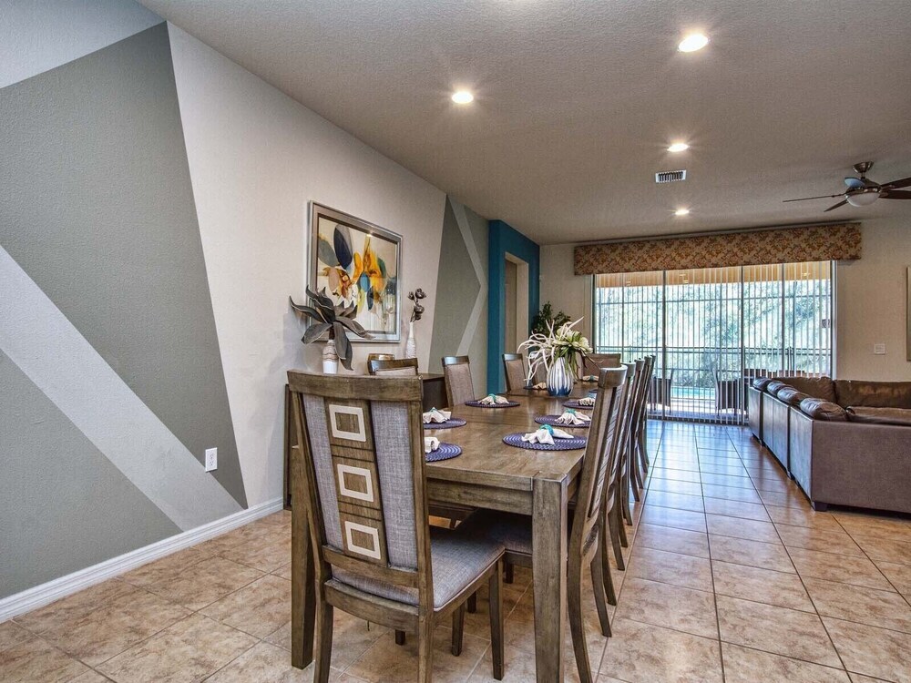 Spacious 8BR Villa w Pool & Resort Amenities - photo 18
