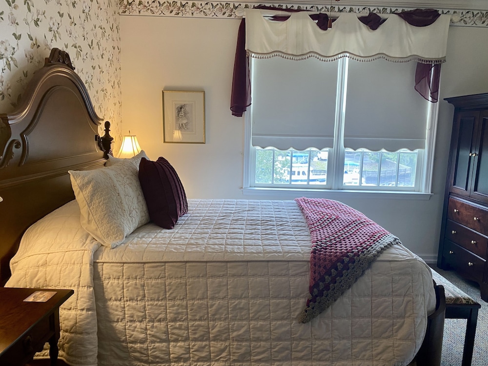 The Cypress Inn Bed & Breakfast - photo 40