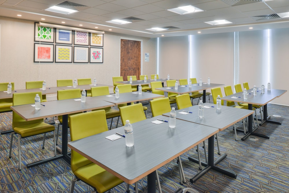 Holiday Inn Express & Suites Chadron by IHG - photo 39