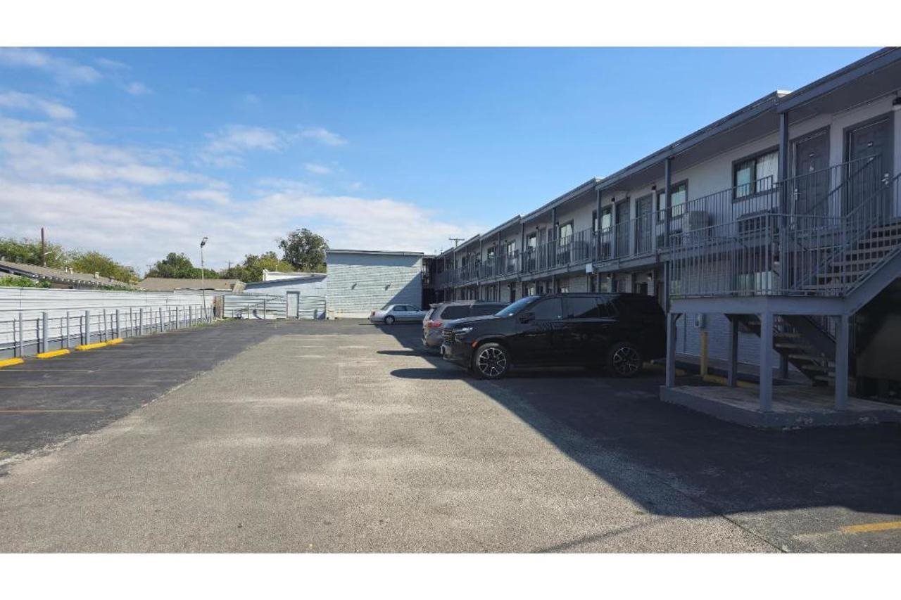 Super 7 Inn By OYO San Antonio NW Medical Center - photo 4