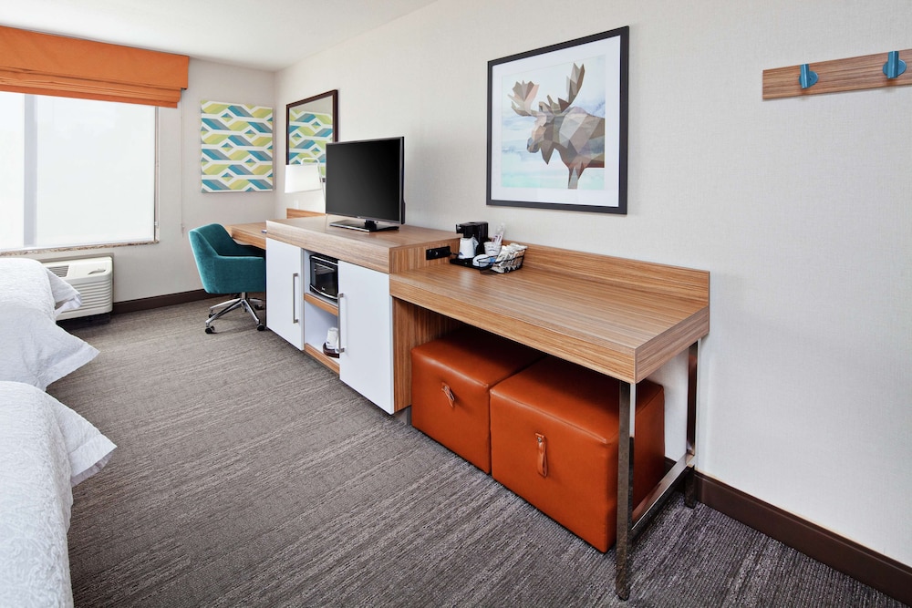 Hampton Inn & Suites Chino Hills - photo 9