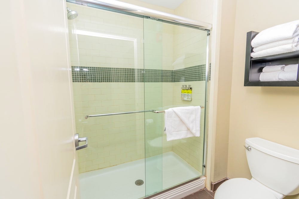 Staybridge Suites Houston IAH Beltway 8 by IHG - photo 24