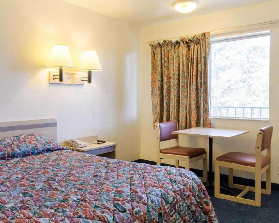 Express Inn Near Columbus Airport - photo 8
