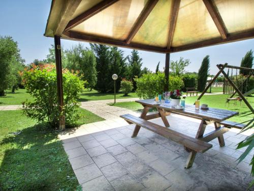 Apartment Trilocale by Interhome — 4-Star Luxury Hotel in Orentano, Italy