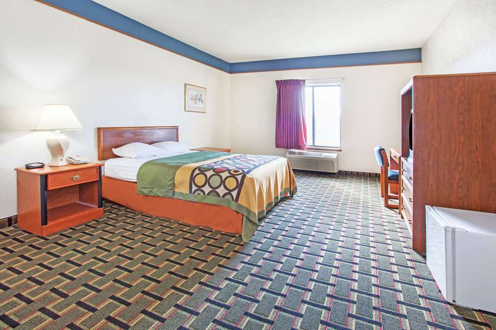 Super 8 by Wyndham Atchison - photo 6