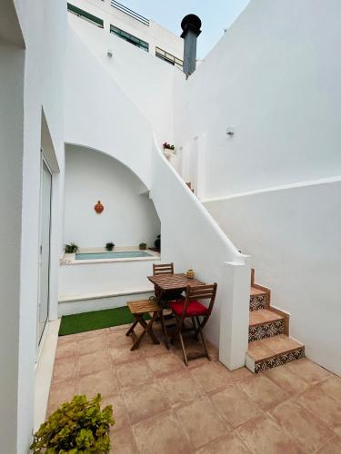Casa Longa Faro Traditional Portuguese House with modern comforts — 4-Star Luxury Hotel in Faro, Portugal