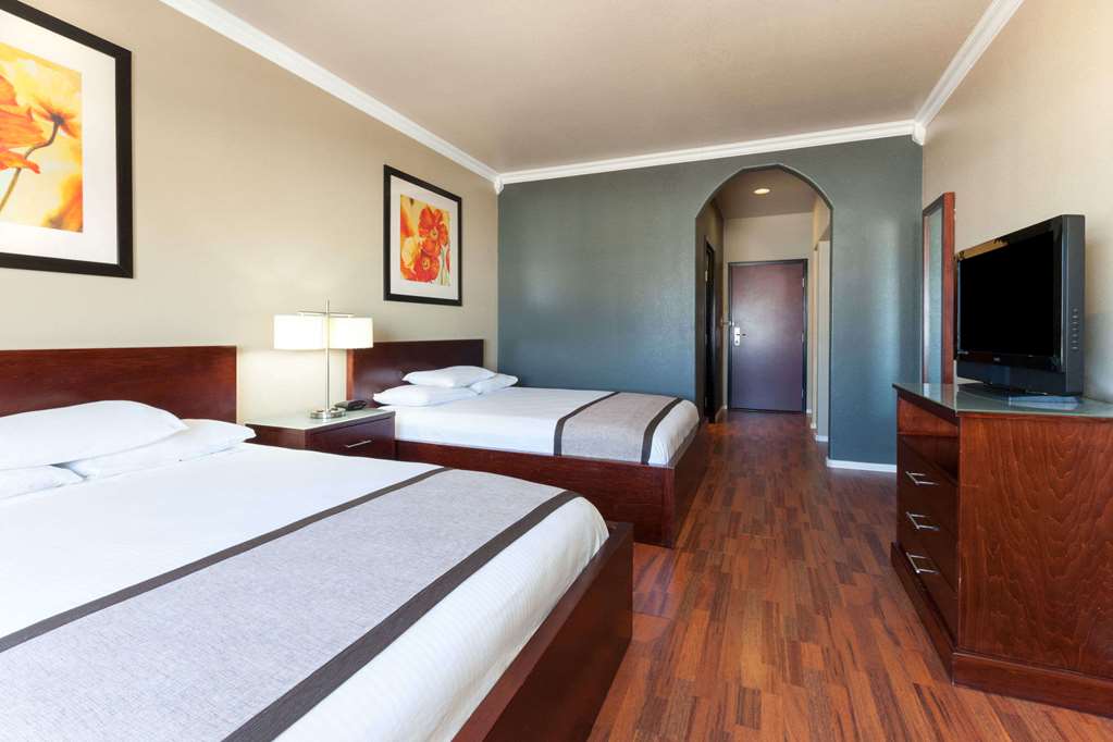 Lone Star Inn & Suites - photo 6