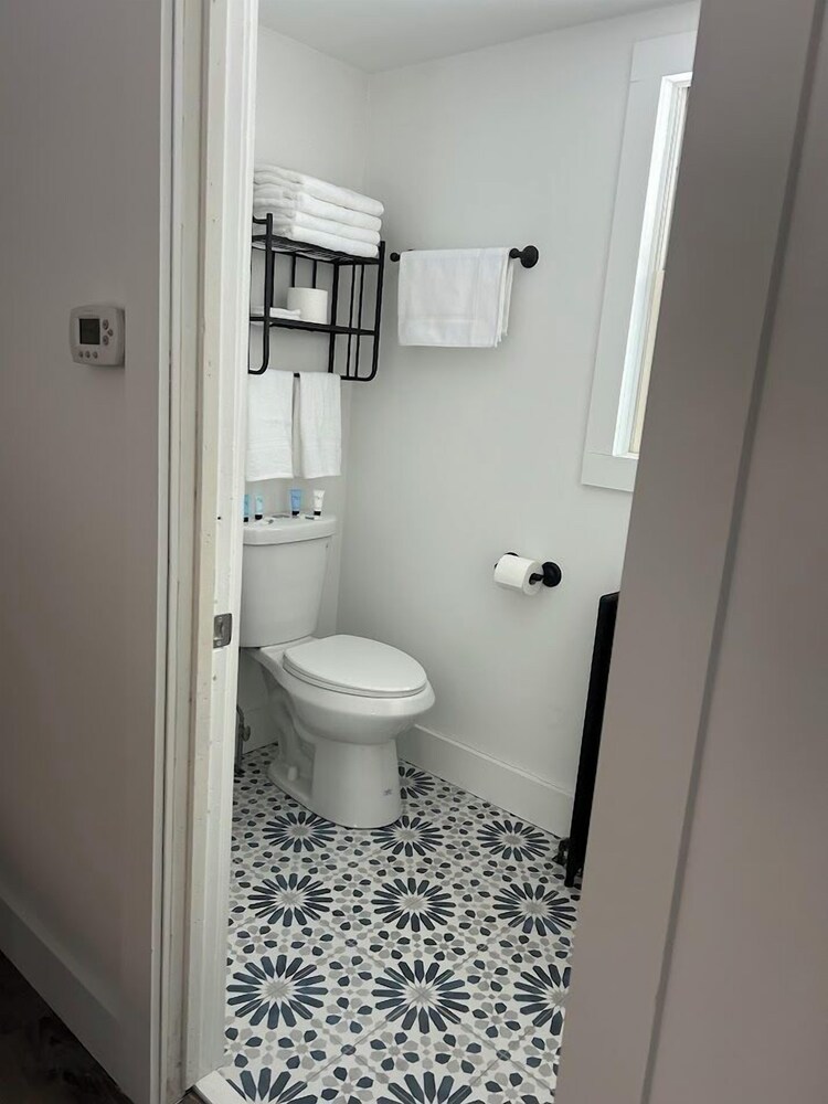 Saratoga Garden Motel - photo 13
