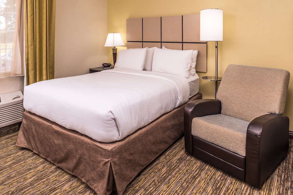 Candlewood Suites Kansas City Speedway by IHG - photo 6