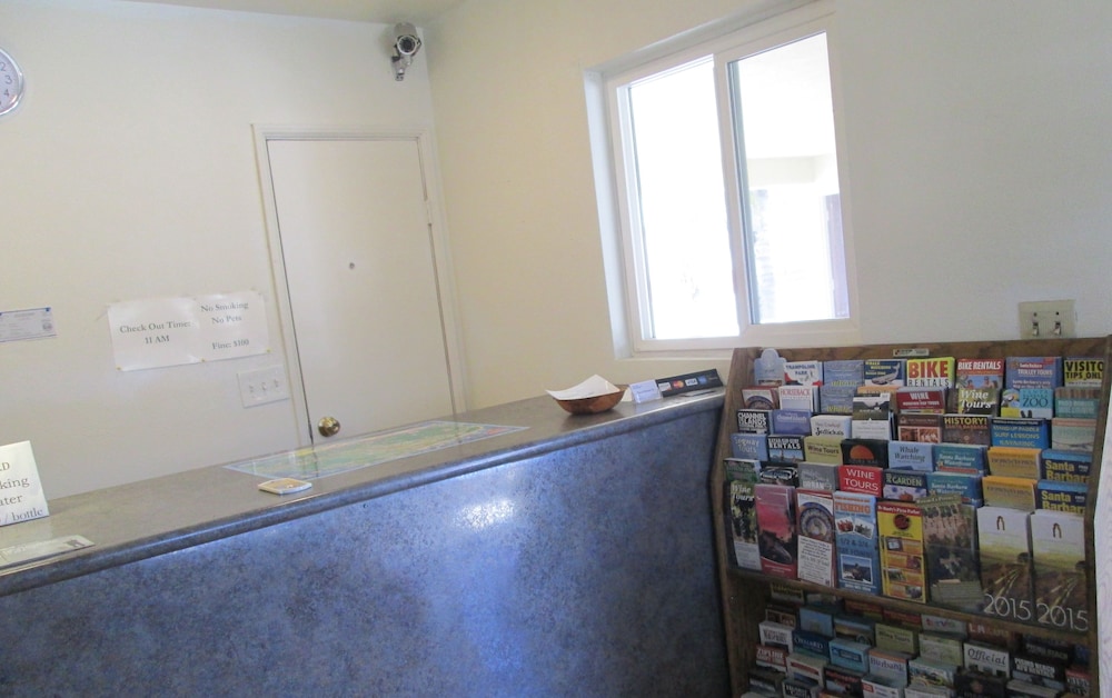 Town and Country Inn - photo 4