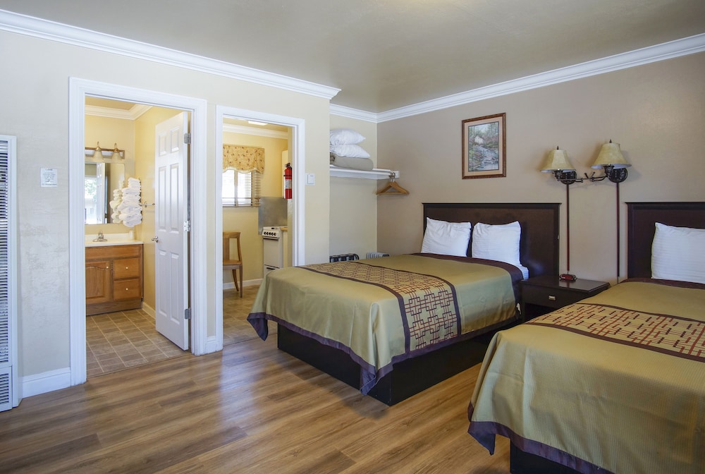 Charm Motel & Suites - photo 27