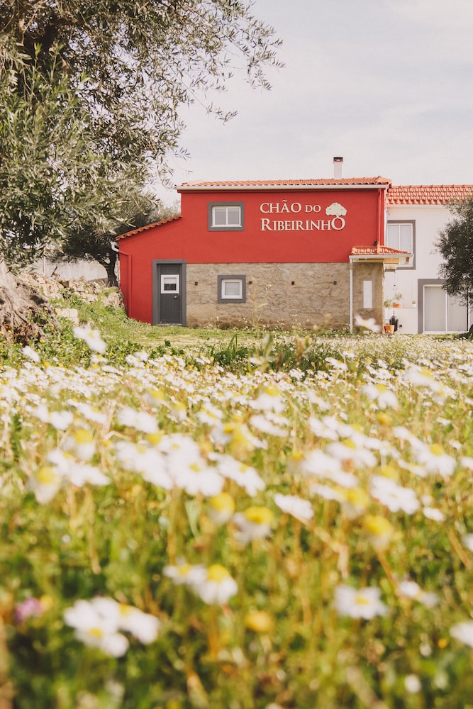 Chão do Ribeirinho Country House — 4-Star Luxury Hotel in Atalaia, Portugal