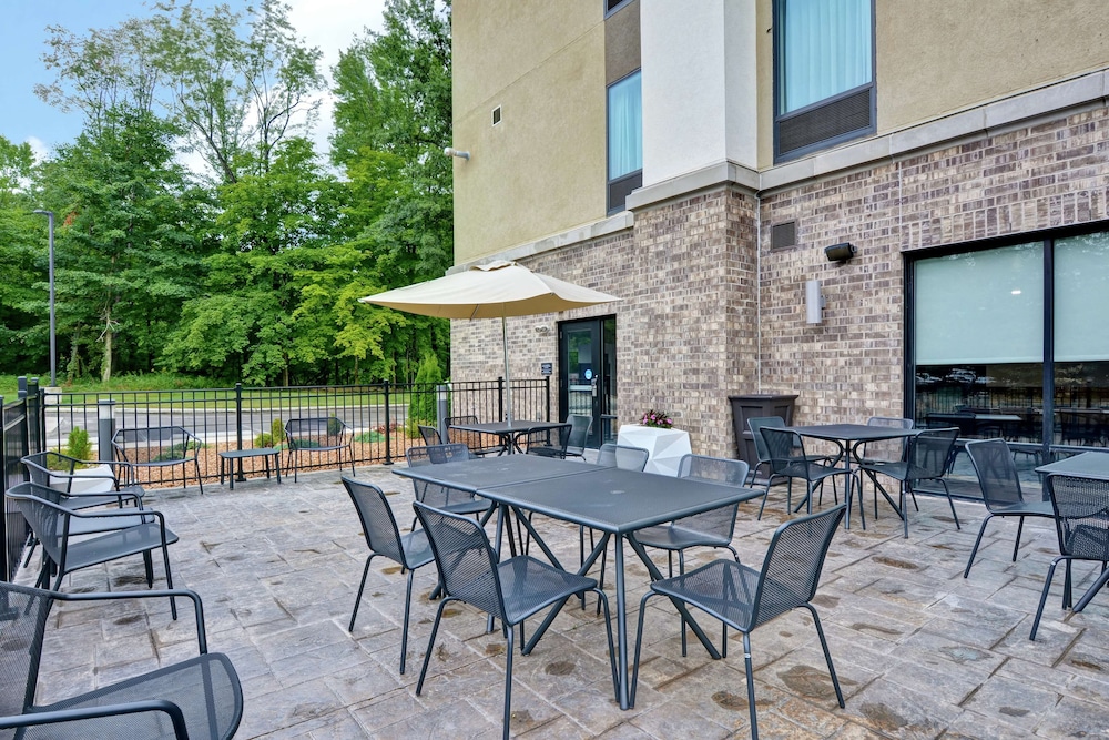 Hampton Inn & Suites Ashland - photo 60