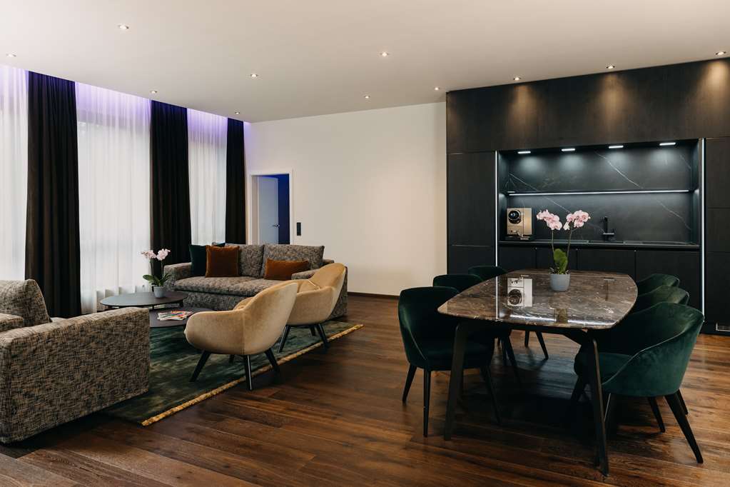 Kitchen & Livingroom