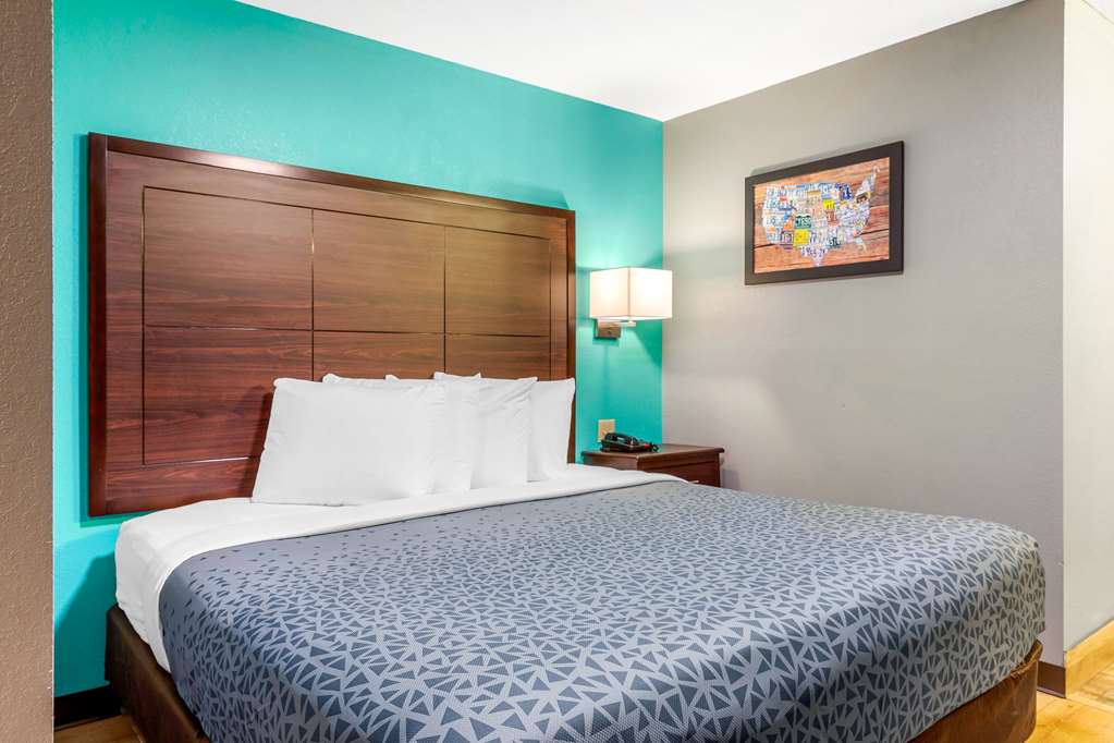 Econo Lodge West Coors Blvd - photo 29
