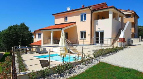 Villa Marisol mit POOL — 4-Star Luxury Hotel in Medulin, Croatia