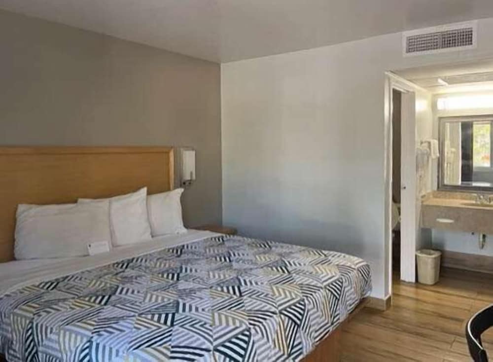 Motel6 Riviera Beach FL - photo 7
