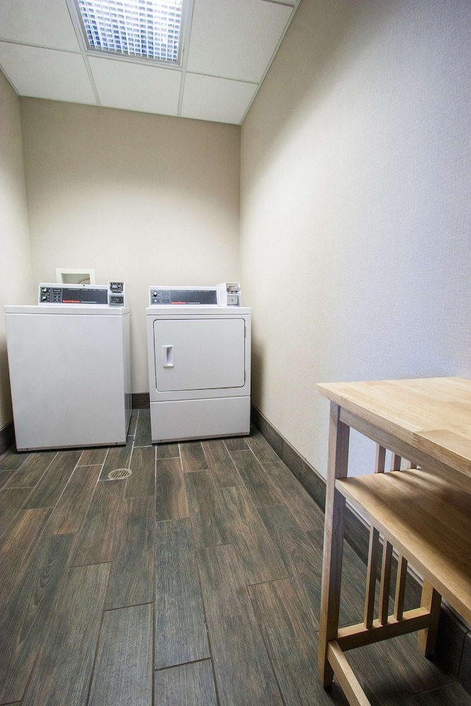 Hampton Inn Great Falls - photo 26