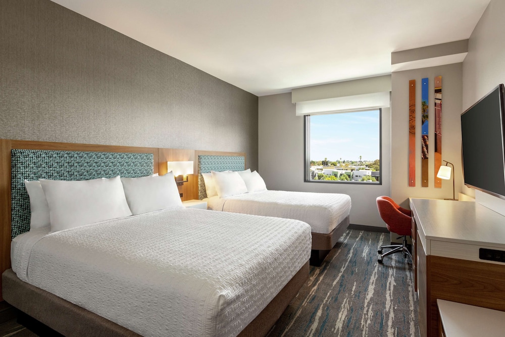 Hampton Inn & Suites San Mateo San Francisco Airport - photo 13