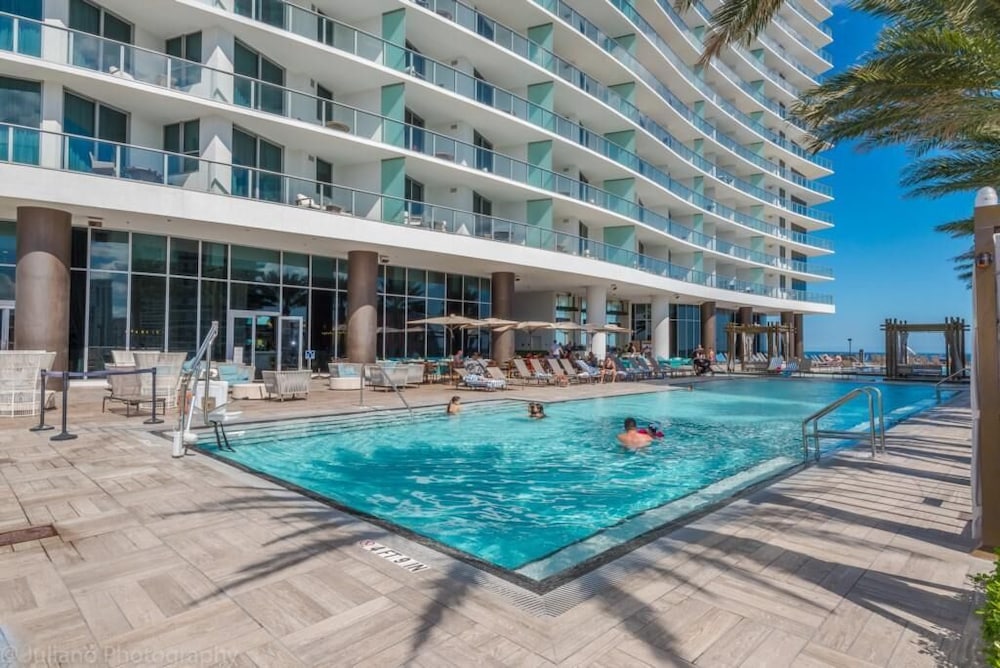 Hyde Beach Luxury resort 2 Bedroom Condo by RedAwning - photo 28