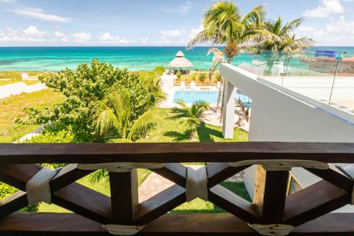 Casa Seven Ocean Front with Private C hef Included — 4-Star Luxury Hotel in Isla Mujeres, Mexico