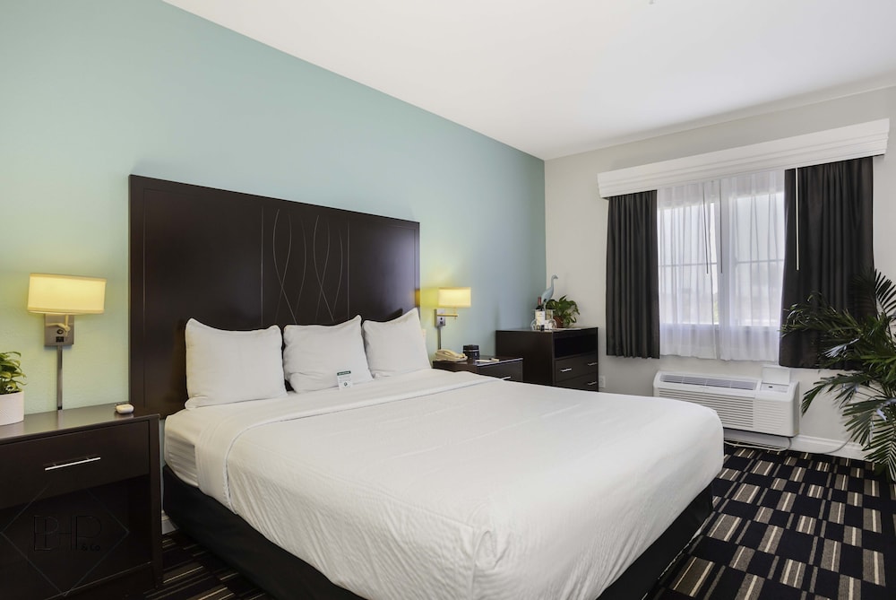 The Hotel Oceanside - photo 16