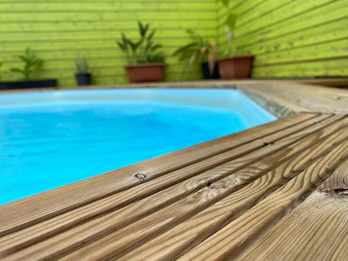 La Case Des Basilics - carbon neutral hotel in Saint-Pierre