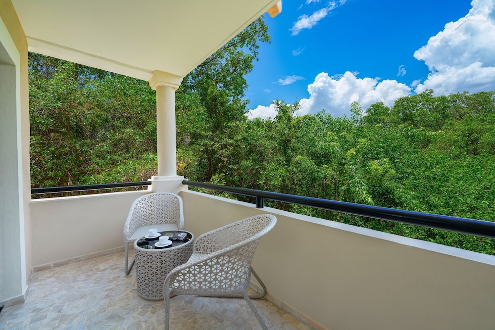 Grand Palladium Select White Sand Resort & Spa All Inclusive