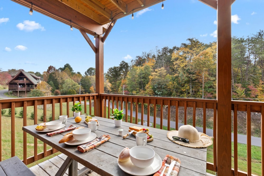 Rustic Mountain Retreat by Ghosal Luxury Lodging - photo 7