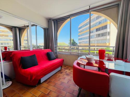 Agreable Pavillon Avec Grande Terrasse Pour 6 Personnes — Valras Plage