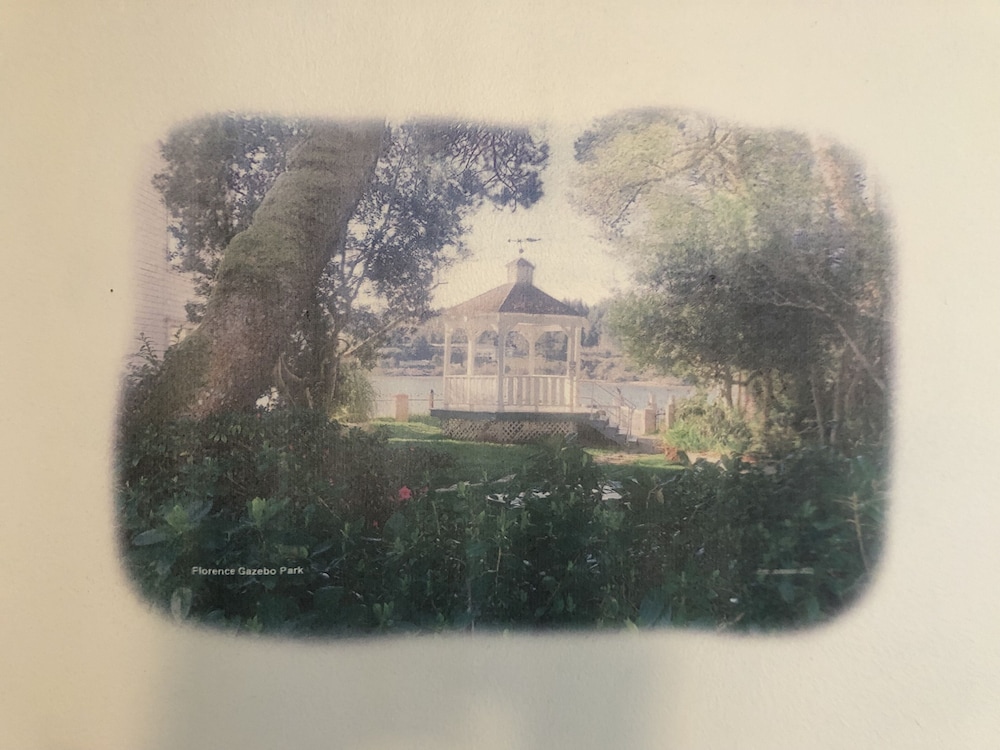 Florence Lighthouse Inn - photo 44