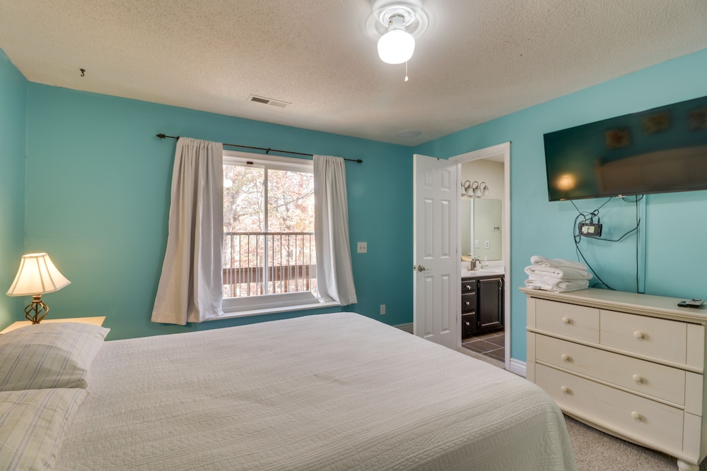 Spacious Family Home with Deck at Massanutten Resort in Harrisonburg, United States