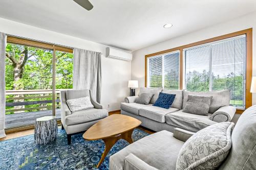 Evelyn's River Front Retreat — hotel in Cushing