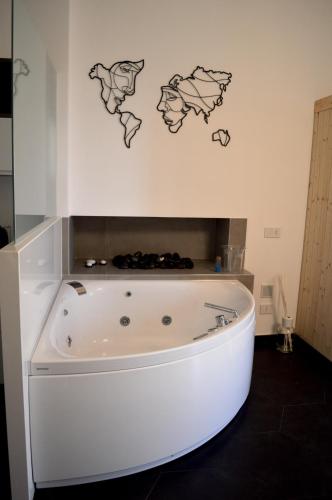 Kairos Suite — 4-Star Luxury Hotel in Modugno, Italy