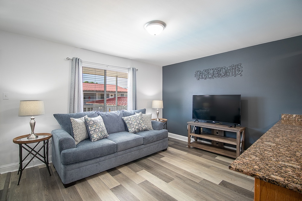Oak Shores 126 - featured photo